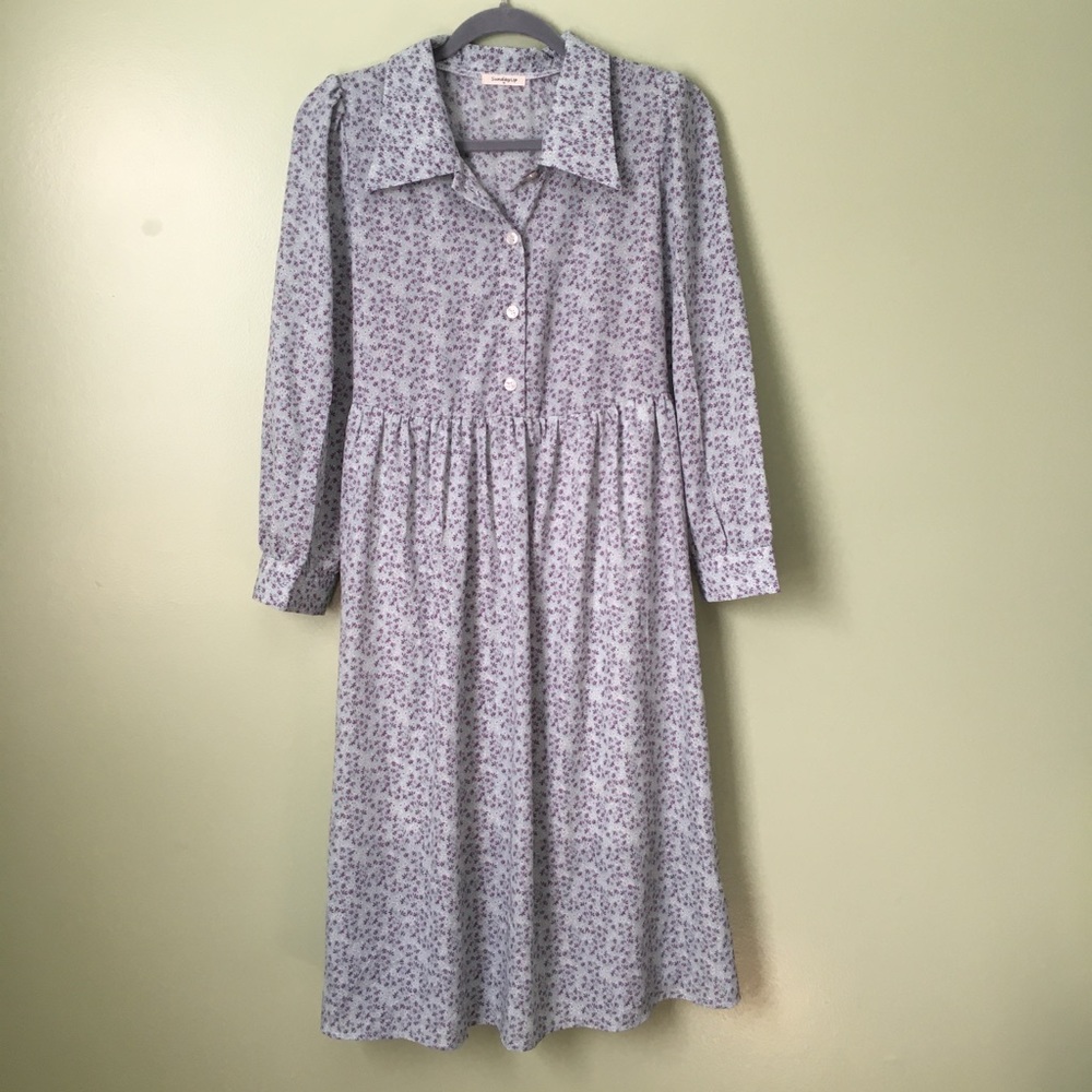 NeeSee’s blue floral midi dress